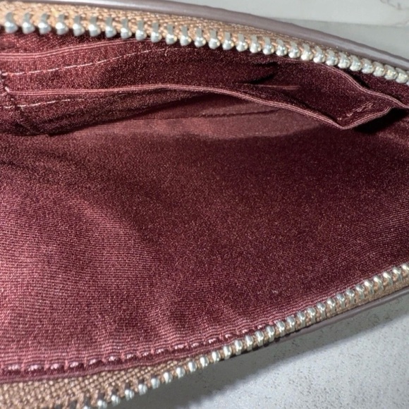 ❤️ Coach Corner Zip Wristlet - CZ440 Tan Printed Coated Canvas w/Pink Bows NWT - Picture 6 of 6